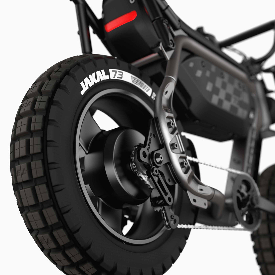 Close up image of the rear JAKAL tire on the SUPER73-MZFT ebike in Titanium Ore.