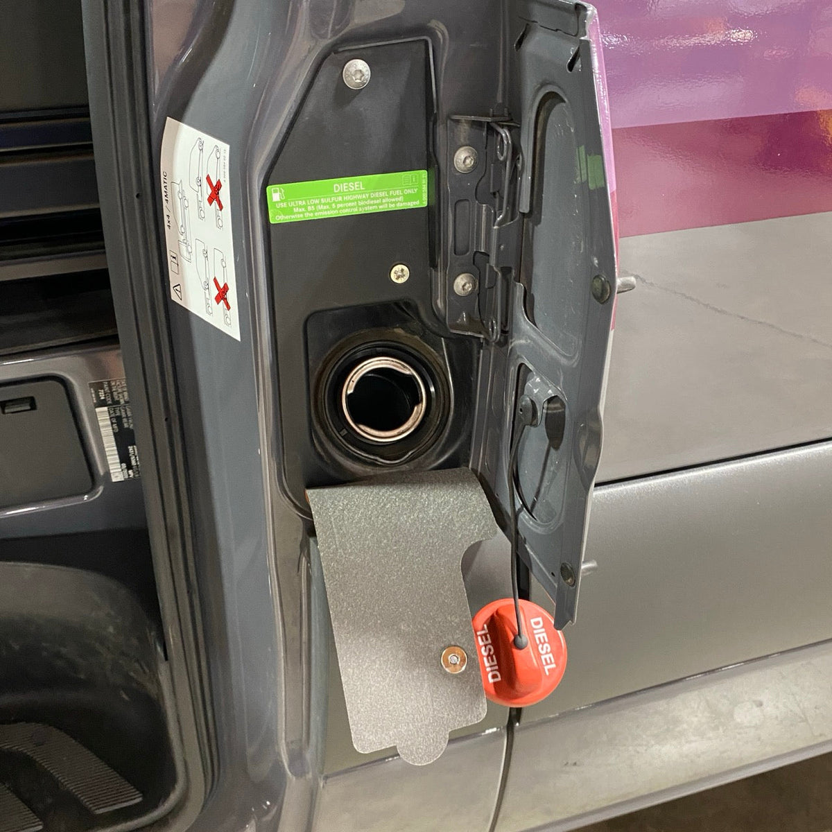 Diesel Drip Guard for Mercedes Sprinter (2007–2026+) – Fuel Filler Splash Protector